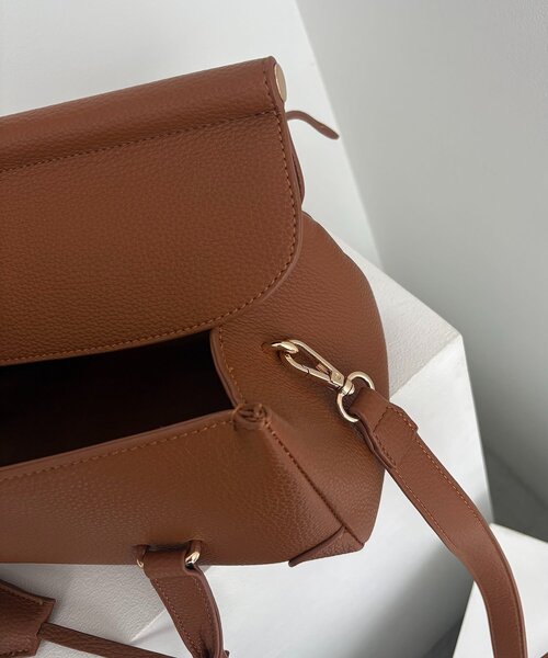CAPRICIEUX LE'MAGE(カプリシューレマージュ)の「2WAYフラップボストンバッグ(ショルダーバッグ・レディース・ブラック/ブラウン・FREE)」の11枚目の写真