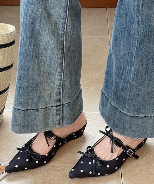 mebole(メボレ)の「ドットリボンミュールサンダル(サンダル・レディース・ブラック/アイボリー・SMALL/MEDIUM/LARGE)」の1枚目の写真
