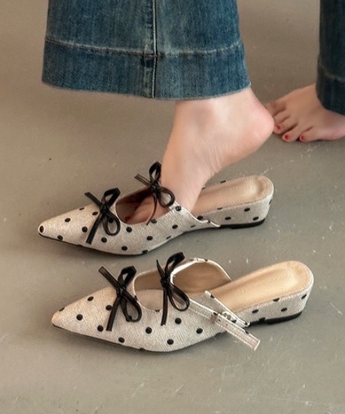 mebole(メボレ)の「ドットリボンミュールサンダル(サンダル・レディース・ブラック/アイボリー・SMALL/MEDIUM/LARGE)」の4枚目の写真