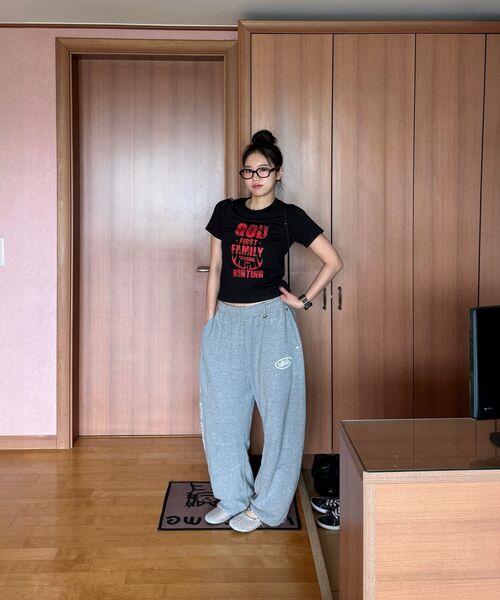 REBRENNER(リブレンナー)の「DTFファーストファミリークールコットンウィメンズクロップ半袖Tシャツブラック(Tシャツ/カットソー・レディース・ブラック・LARGE/MEDIUM/SMALL)」の13枚目の写真