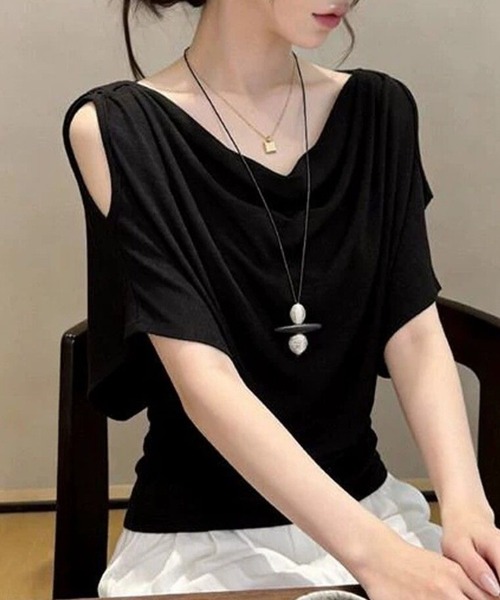 AMAJI(アマジ)の「ドレープネック オフショルダー 半袖Tシャツ(Tシャツ/カットソー・レディース・ホワイト/ブラック/グレー・MEDIUM/LARGE/X-LARGE)」の5枚目の写真