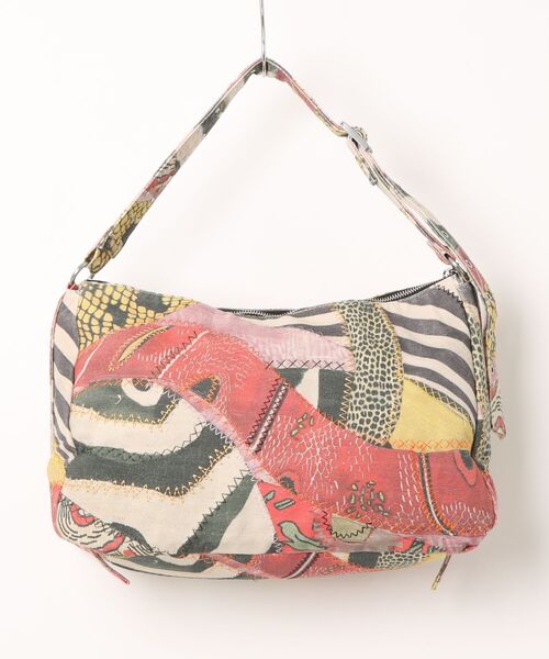 Desigual(デシグアル)の「Multitextile Shoulder Bag/マルチテキスタイルショルダーバッグ(ショルダーバッグ・レディース・マルチ・FREE)」の4枚目の写真