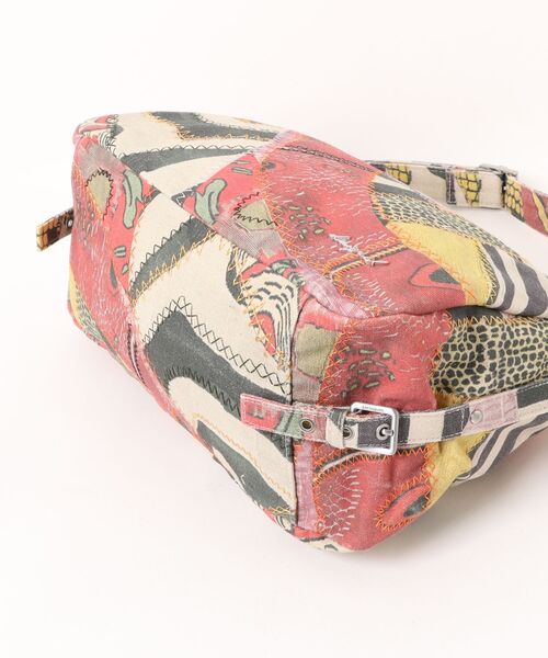 Desigual(デシグアル)の「Multitextile Shoulder Bag/マルチテキスタイルショルダーバッグ(ショルダーバッグ・レディース・マルチ・FREE)」の5枚目の写真