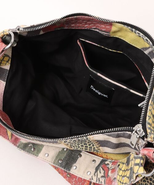 Desigual(デシグアル)の「Multitextile Shoulder Bag/マルチテキスタイルショルダーバッグ(ショルダーバッグ・レディース・マルチ・FREE)」の6枚目の写真
