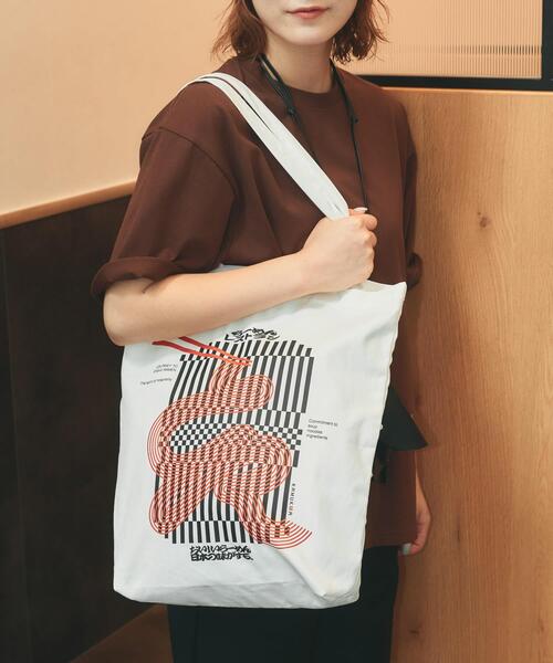 Collaboration URBAN RESEARCH(コラボレーションアーバンリサーチ)の「KAMUKURA×UR TOTE BAG Lantern(トートバッグ・レディース・チャコールグレー/オフホワイト・ONE)」の3枚目の写真