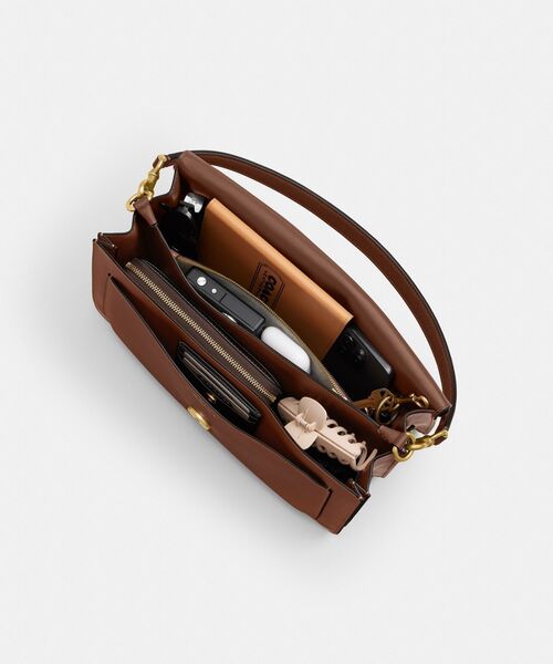 COACH（コーチ）の「タビー ショルダー バッグ 36・ラブド レザー（ショルダーバッグ・レディース・ブラウン系その他・ONE）」の5枚目の写真