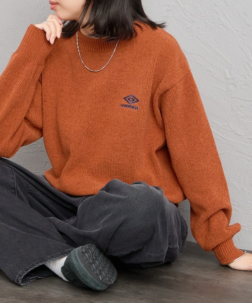 UMBRO（アンブロ）の「【WEB先行予約】[UMBRO/アンブロ] 別注 ワンポイントロゴ刺繍 モールニットプルオーバー（ニット/セーター・レディース・ブルー/ベージュ/ブラック/キャメル・M/S/L）」の4枚目の写真