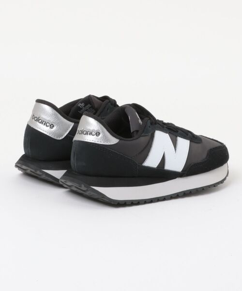 NEW BALANCE（ニューバランス）の「《New Balance》W237（スニーカー・レディース・ブラック×シルバー/ホワイト×シルバー・22.5cm/23.0cm/23.5cm/24.0cm/24.5cm/25.0cm）」の3枚目の写真