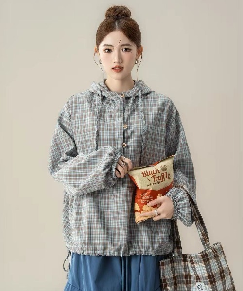 GEMEDA(ジェメダ)の「チェック柄 フード付き ドロストプルオーバー(シャツ/ブラウス・レディース・グレー・M)」の4枚目の写真