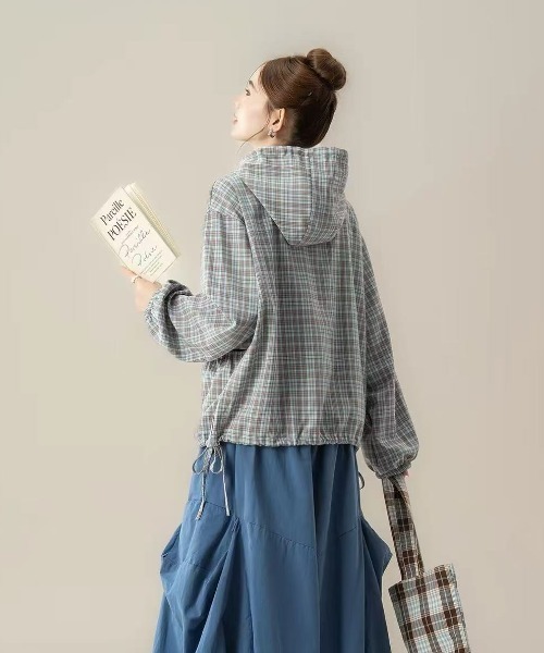 GEMEDA(ジェメダ)の「チェック柄 フード付き ドロストプルオーバー(シャツ/ブラウス・レディース・グレー・M)」の5枚目の写真