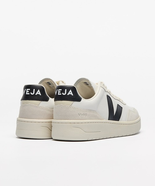 VEJA(ヴェジャ)の「VEJA V-90 レザースニーカー(スニーカー・レディース・ホワイト×ブラック・38/24/39/25/40/25.5cm/41/26.5cm/42/27cm/43/28cm/36/22/37/23)」の4枚目の写真