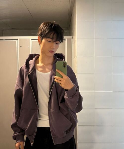 KANEITEI(カネイテイ)の「PIGMENT DAMAGE HOODIE ZIP-UP (OLIVE DRAB)(パーカー・レディース・オリーブ・MEDIUM/LARGE/X-LARGE)」の4枚目の写真