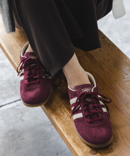 adidas(アディダス)の「《WEB限定カラーあり》adidas/アディダス GAZELLE LO PRO W(スニーカー・レディース・レッド/ベージュ・25cm/24.5cm/24cm/23.5cm/23cm)」の2枚目の写真