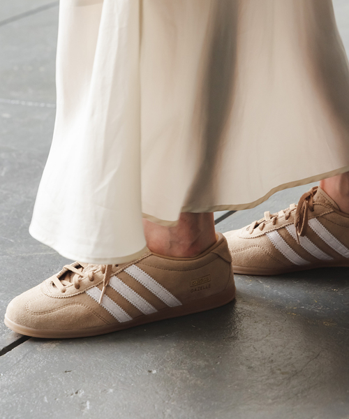 adidas(アディダス)の「《WEB限定カラーあり》adidas/アディダス GAZELLE LO PRO W(スニーカー・レディース・レッド/ベージュ・25cm/24.5cm/24cm/23.5cm/23cm)」の3枚目の写真