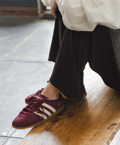 adidas(アディダス)の「《WEB限定カラーあり》adidas/アディダス GAZELLE LO PRO W(スニーカー・レディース・レッド/ベージュ・25cm/24.5cm/24cm/23.5cm/23cm)」の4枚目の写真