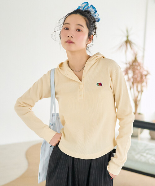 FREAK'S STORE(フリークスストア)の「FRUIT OF THE LOOM × FREAK'S STORE/フルーツオブザルーム 別注 ワッフルヘンリーパーカー(パーカー・レディース・その他1/その他2/オフホワイト/ブラック・フリ-)」の7枚目の写真