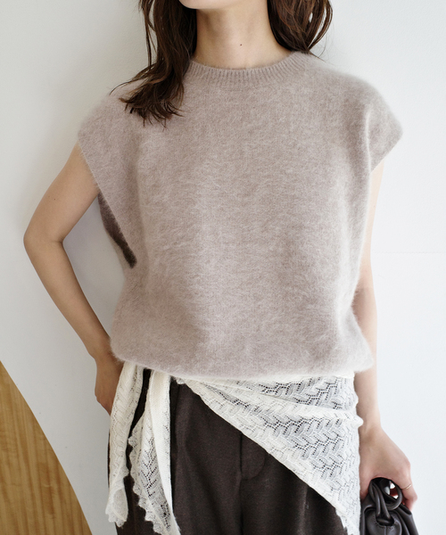 SLOBE IENA(スローブイエナ)の「《シリーズあり/追加》フォックスアルパカ ニットベスト(ベスト・レディース・チャコールグレー/ブラック/ベージュ・FREE)」の3枚目の写真