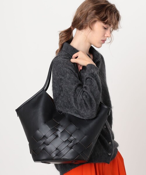 HEREU（ヘリュー）の「HEREU COLOMA LEATHER トートバッグ（トートバッグ・レディース・ブラック・FREE）」の2枚目の写真