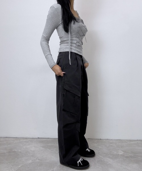 FOLLOWIN（フォロウィン）の「【UNISEX】マルチポケット ワイドカーゴパンツ（カーゴパンツ・レディース・ブラック/ブラウン・FREE）」の13枚目の写真