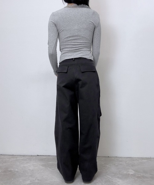FOLLOWIN（フォロウィン）の「【UNISEX】マルチポケット ワイドカーゴパンツ（カーゴパンツ・レディース・ブラック/ブラウン・FREE）」の14枚目の写真