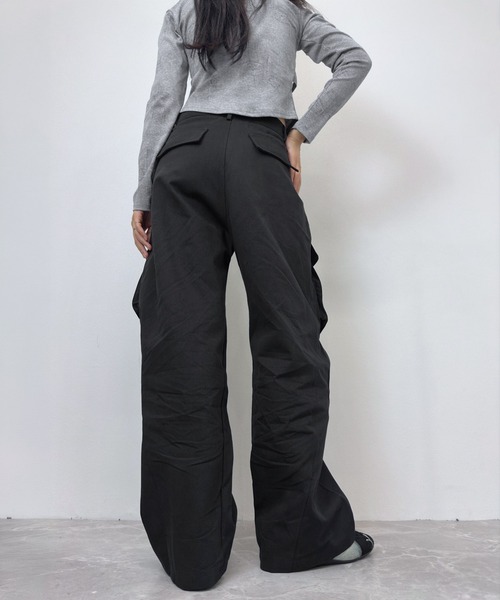 FOLLOWIN（フォロウィン）の「【UNISEX】マルチポケット ワイドカーゴパンツ（カーゴパンツ・レディース・ブラック/ブラウン・FREE）」の10枚目の写真