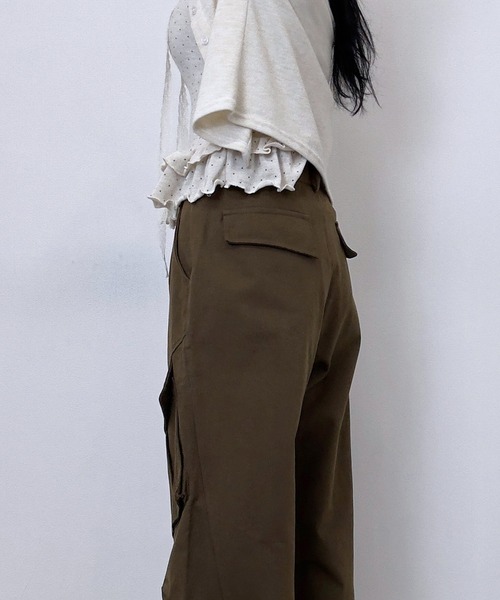 FOLLOWIN（フォロウィン）の「【UNISEX】マルチポケット ワイドカーゴパンツ（カーゴパンツ・レディース・ブラック/ブラウン・FREE）」の19枚目の写真
