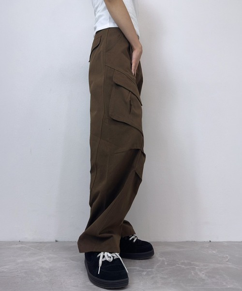 FOLLOWIN（フォロウィン）の「【UNISEX】マルチポケット ワイドカーゴパンツ（カーゴパンツ・レディース・ブラック/ブラウン・FREE）」の22枚目の写真