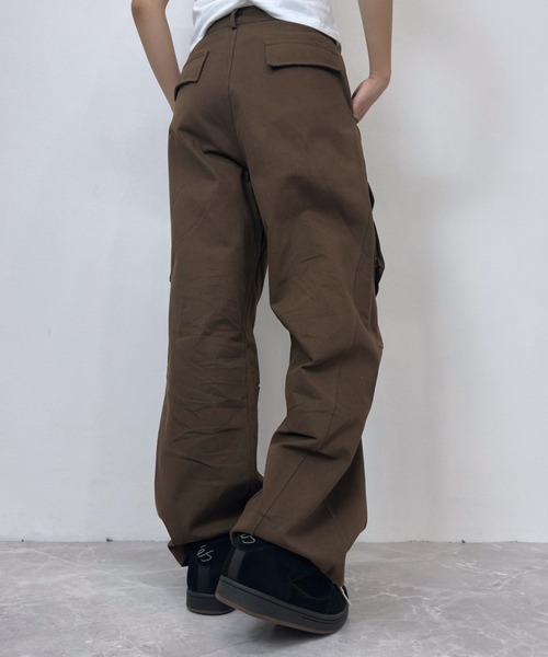 FOLLOWIN（フォロウィン）の「【UNISEX】マルチポケット ワイドカーゴパンツ（カーゴパンツ・レディース・ブラック/ブラウン・FREE）」の21枚目の写真