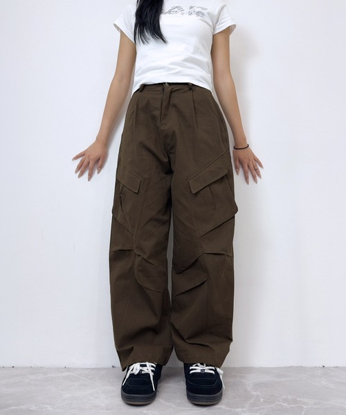 FOLLOWIN（フォロウィン）の「【UNISEX】マルチポケット ワイドカーゴパンツ（カーゴパンツ・レディース・ブラック/ブラウン・FREE）」の18枚目の写真