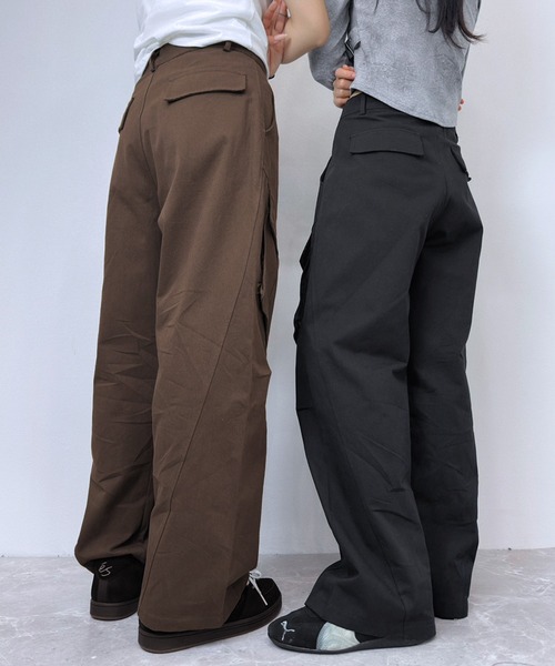 FOLLOWIN（フォロウィン）の「【UNISEX】マルチポケット ワイドカーゴパンツ（カーゴパンツ・レディース・ブラック/ブラウン・FREE）」の4枚目の写真