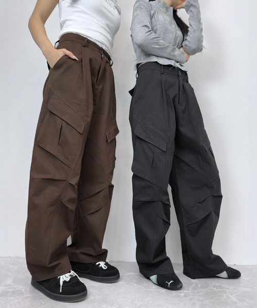 FOLLOWIN（フォロウィン）の「【UNISEX】マルチポケット ワイドカーゴパンツ（カーゴパンツ・レディース・ブラック/ブラウン・FREE）」の5枚目の写真