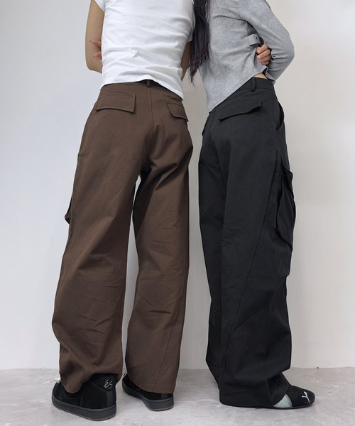 FOLLOWIN（フォロウィン）の「【UNISEX】マルチポケット ワイドカーゴパンツ（カーゴパンツ・レディース・ブラック/ブラウン・FREE）」の7枚目の写真