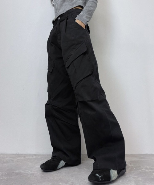 FOLLOWIN（フォロウィン）の「【UNISEX】マルチポケット ワイドカーゴパンツ（カーゴパンツ・レディース・ブラック/ブラウン・FREE）」の9枚目の写真