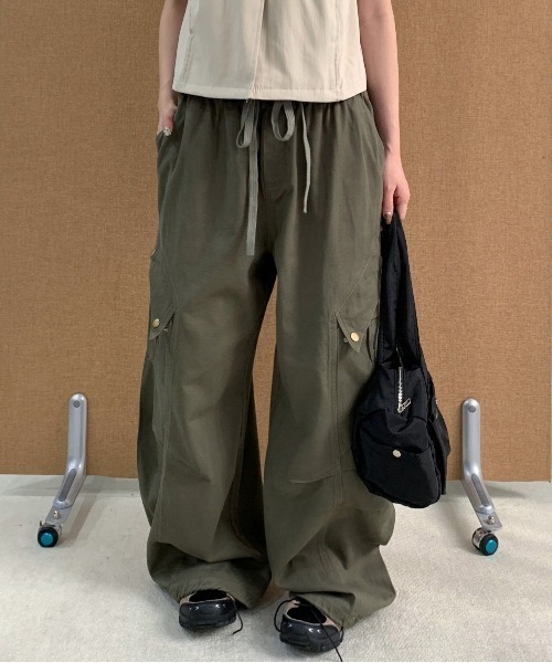 CHUN CHUN NOTES(チュンチュンノーツ)の「26AW/ドロストデザイン ワイドカーゴパンツ(デニムパンツ・レディース・ブラック/カーキ・M/S)」の5枚目の写真