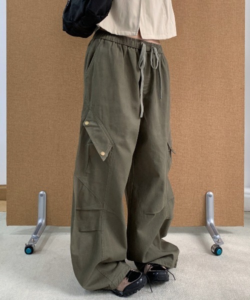 CHUN CHUN NOTES(チュンチュンノーツ)の「26AW/ドロストデザイン ワイドカーゴパンツ(デニムパンツ・レディース・ブラック/カーキ・M/S)」の3枚目の写真