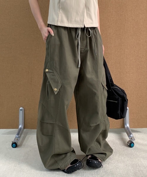 CHUN CHUN NOTES(チュンチュンノーツ)の「26AW/ドロストデザイン ワイドカーゴパンツ(デニムパンツ・レディース・ブラック/カーキ・M/S)」の7枚目の写真