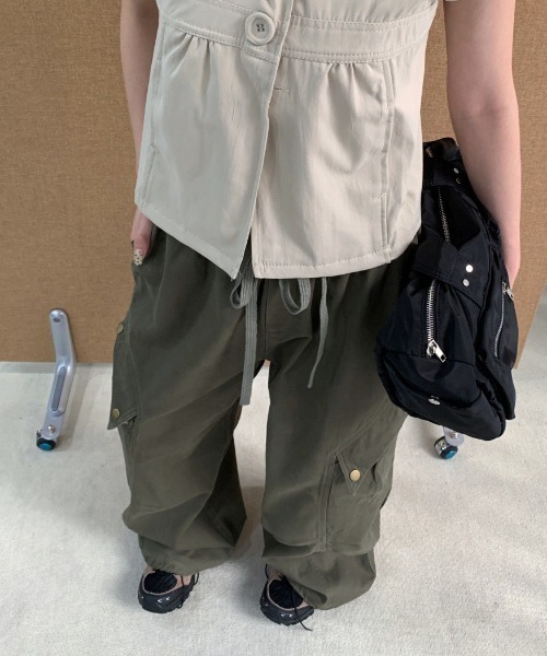 CHUN CHUN NOTES(チュンチュンノーツ)の「26AW/ドロストデザイン ワイドカーゴパンツ(デニムパンツ・レディース・ブラック/カーキ・M/S)」の8枚目の写真