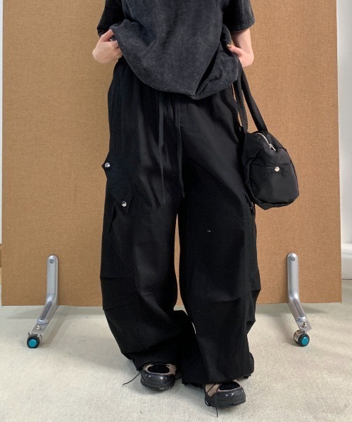 CHUN CHUN NOTES(チュンチュンノーツ)の「26AW/ドロストデザイン ワイドカーゴパンツ(デニムパンツ・レディース・ブラック/カーキ・M/S)」の11枚目の写真
