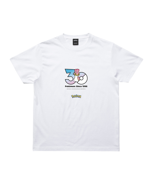 ZOZOSPOT(ゾゾスポット)の「Pokemon 30th Anniversary 1025 T-shirt 「カラナクシ(にしのうみ)」(Tシャツ/カットソー・レディース・ホワイト・SMALL/MEDIUM/LARGE/X-LARGE/XX-LARGE/XXX-LARGE/100cm/110cm/120cm/130cm/140cm/150cm/160cm)」の1枚目の写真