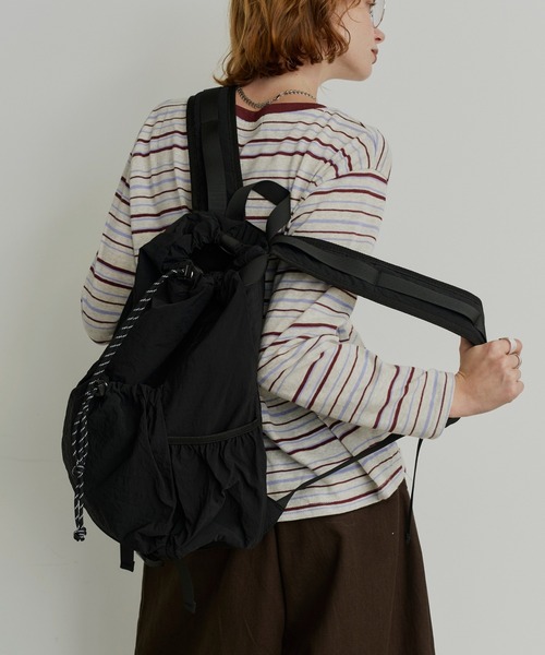 uchi.（ウチ）の「【軽量】ギャザードロストナイロンリュックバッグ（バックパック/リュック・レディース・アイボリー/ブラック・FREE）」の17枚目の写真