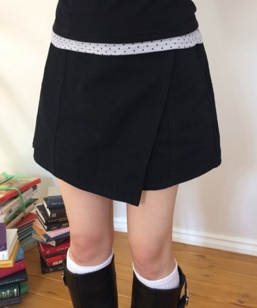 anyonemore(エニワンモア)の「コットンラップ風ミニスカートパンツ(スカート・レディース・ブラック・MEDIUM/SMALL)」の2枚目の写真