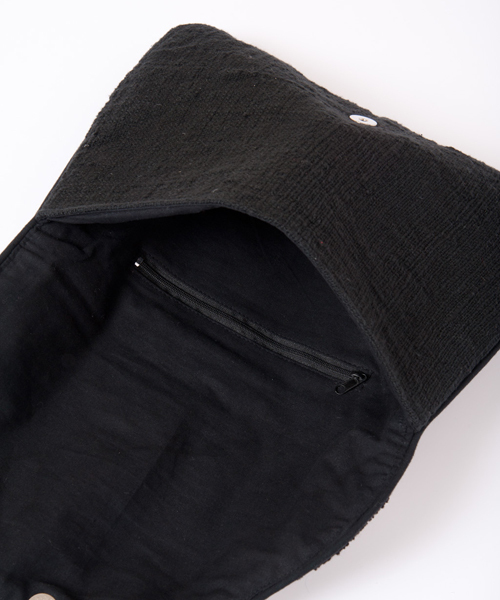 AMERICAN RAG CIE（アメリカンラグシー）の「AMERICAN RAG CIE インドジャガード刺繍クラッチバッグ【WEB限定】/202-RRT-ARC-1（クラッチバッグ・レディース・ブラック系その他・FREE）」の4枚目の写真
