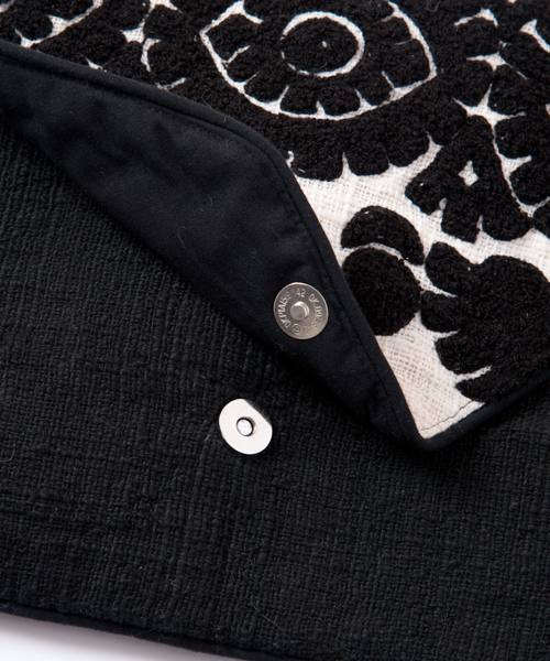 AMERICAN RAG CIE（アメリカンラグシー）の「AMERICAN RAG CIE インドジャガード刺繍クラッチバッグ【WEB限定】/202-RRT-ARC-1（クラッチバッグ・レディース・ブラック系その他・FREE）」の6枚目の写真