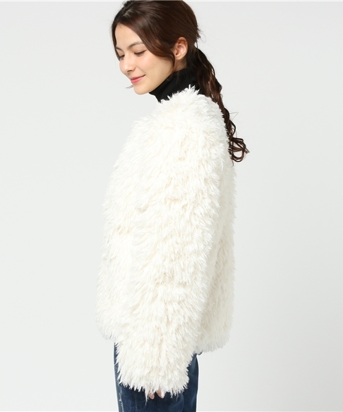 SLY(スライ)の「【ViVi 3月号掲載】FLUFFY COAT(その他アウター・レディース・オフホワイト/ベージュ・2/1)」の4枚目の写真