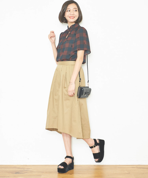 earth music&ecology（アースミュージックアンドエコロジー）の「ベロア厚底サンダル（サンダル・レディース・ブラック/ベージュ・M/S/L）」の7枚目の写真