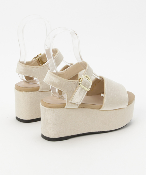 earth music&ecology（アースミュージックアンドエコロジー）の「ベロア厚底サンダル（サンダル・レディース・ブラック/ベージュ・M/S/L）」の4枚目の写真