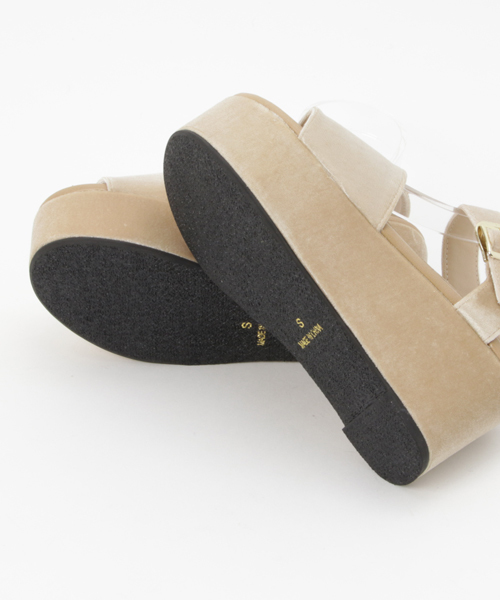 earth music&ecology（アースミュージックアンドエコロジー）の「ベロア厚底サンダル（サンダル・レディース・ブラック/ベージュ・M/S/L）」の3枚目の写真