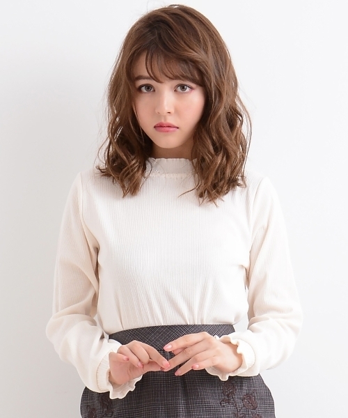 MAJESTIC LEGON（マジェスティックレゴン）の「【WEB限定価格】袖口シャーリングプルオーバー（Tシャツ/カットソー・レディース・ブラック/ダークグリーン/アイボリー/ラベンダー・SMALL/MEDIUM）」の2枚目の写真