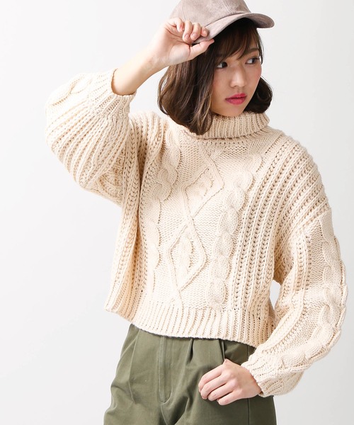 WEGO（ウィゴー）の「WEGO/ロービングケーブルタートルニット（ニット/セーター・レディース・ベージュ/ワイン/サックスブルー/イエロー・FREE）」の2枚目の写真