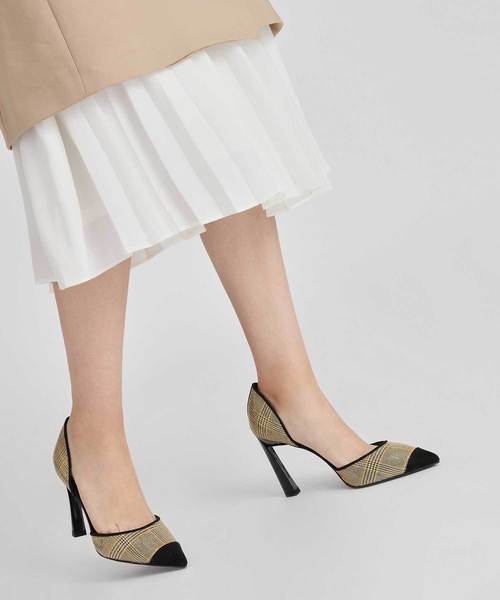 CHARLES & KEITH（チャールズ & キース）の「ポインテッドディテールヒール / POINTED D'ORSAY HEELS（パンプス・レディース・ピンク/ブラック/マスタード・25.5cm/24.5cm/22.5cm/23.5cm/25cm/22cm/23cm）」の10枚目の写真